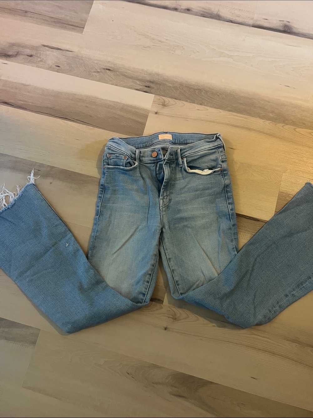 Light Blue Women's Denim Jeans - Mothers Weekender fray - Picture 2 of 7